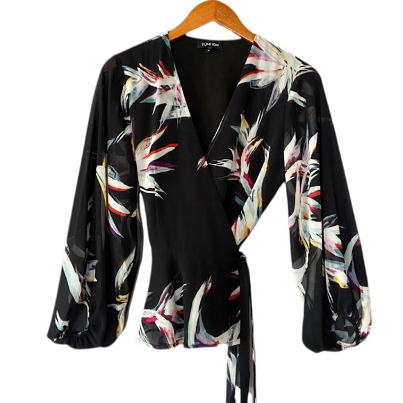 Yumi Kim Tops - Yumi Kim Dreamland Tropical Floral Black Wrap Top Size Small